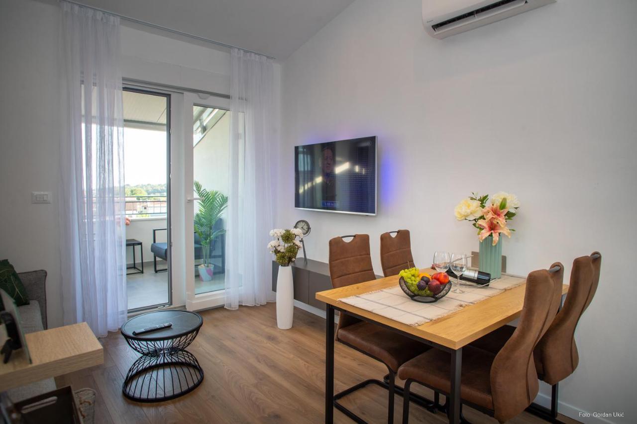 Blue Sky Apartment Rovigno Esterno foto