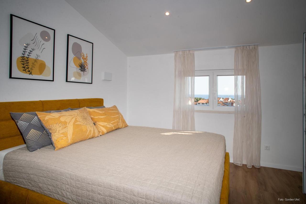 Blue Sky Apartment Rovigno Esterno foto