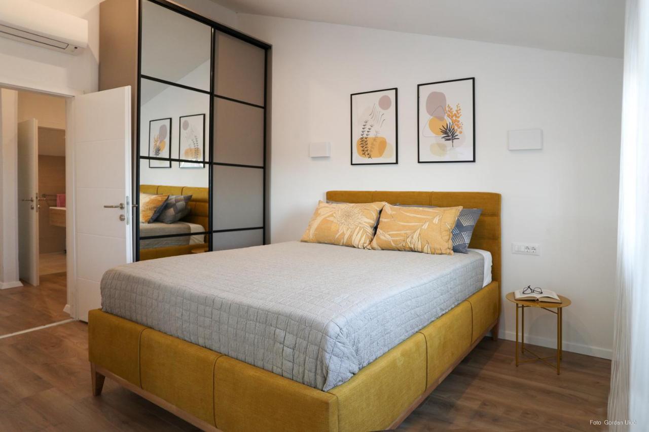 Blue Sky Apartment Rovigno Esterno foto