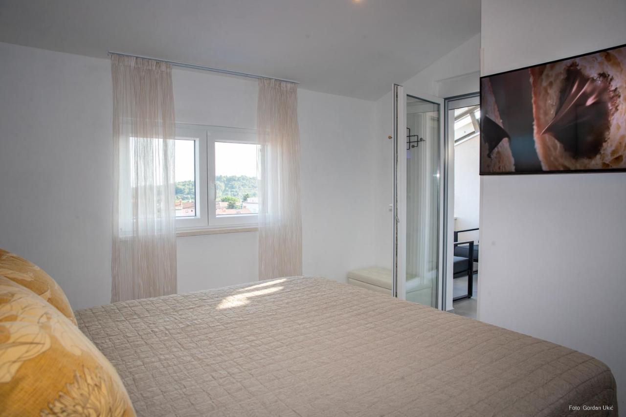 Blue Sky Apartment Rovigno Esterno foto