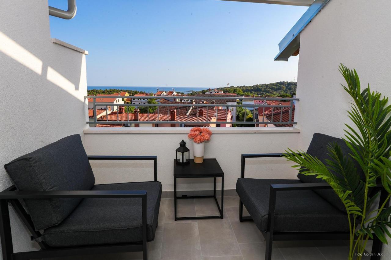 Blue Sky Apartment Rovigno Esterno foto